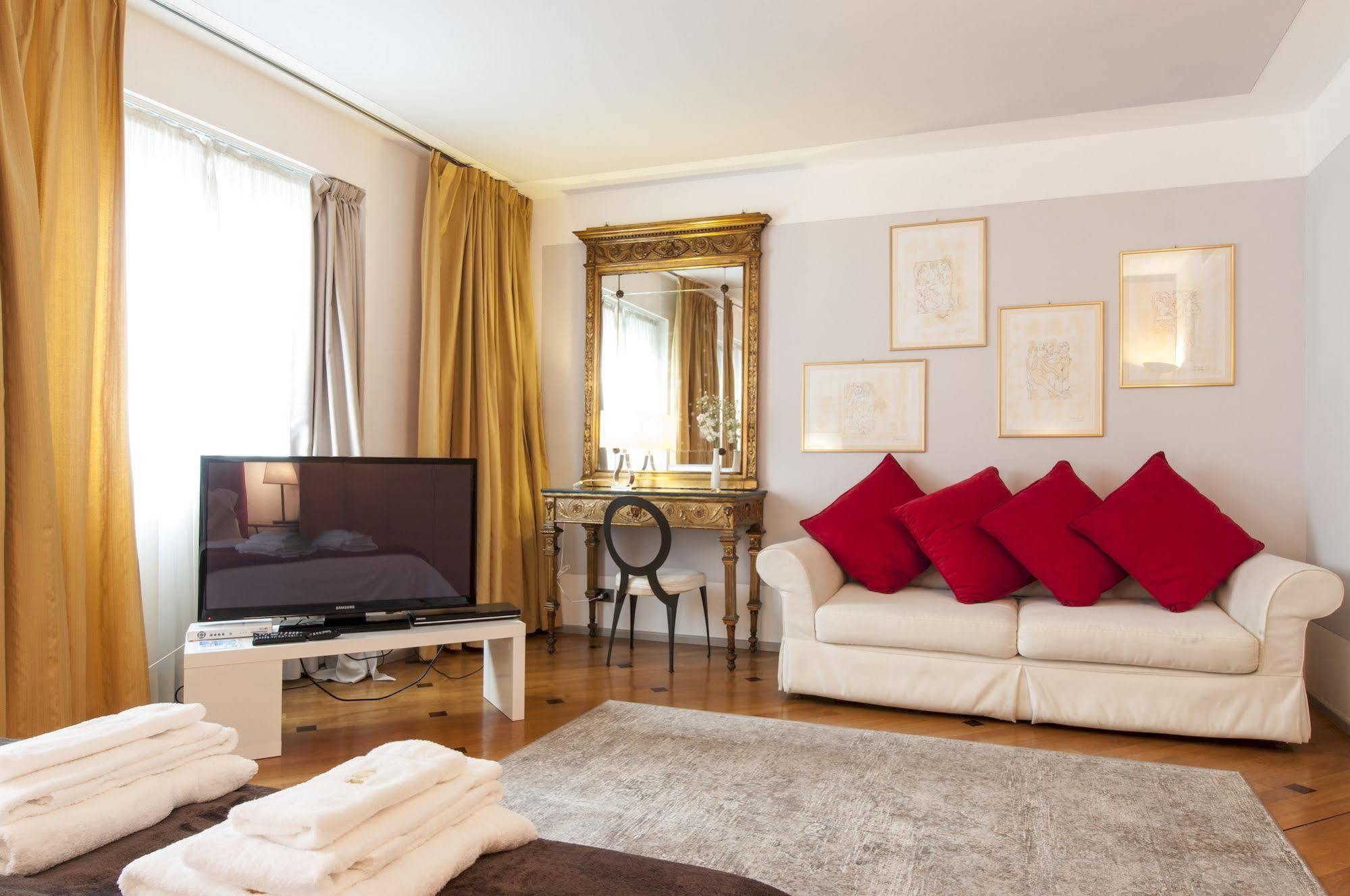 Milan Royal Suites Exterior foto